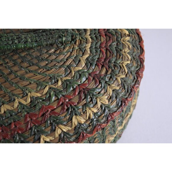 Vintage woven pine needle basket, natural fibre arts sewing basket, lidded - Picture 9 of 10